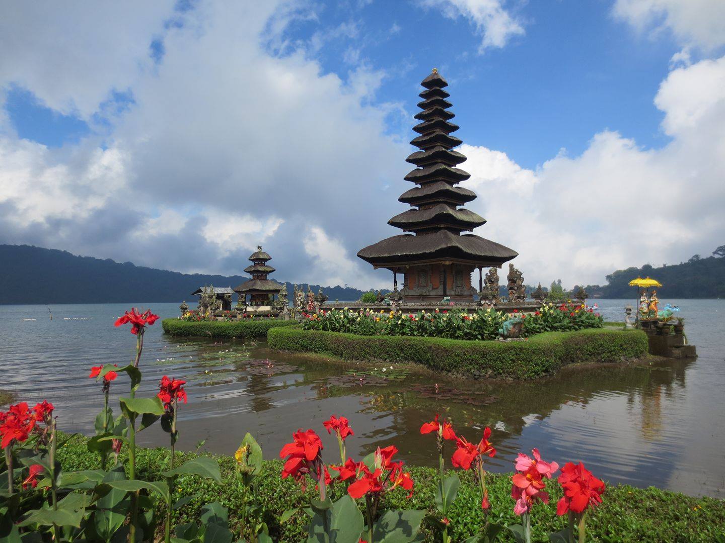 <span>Day 1</span> Amsterdam - Jakarta ( in flight)